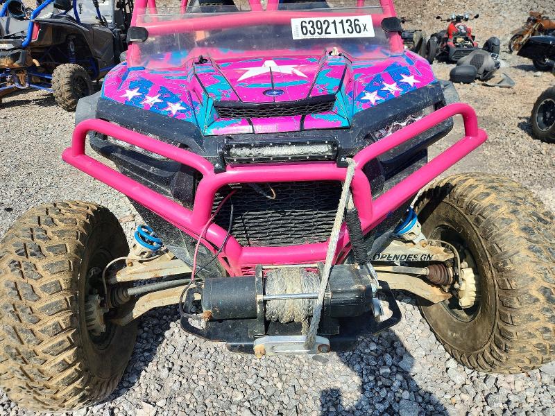 63921136 :رقم المزاد ، 3NSVFE929JF410075 vin ، 2018 Polaris Rzr مزاد بيع