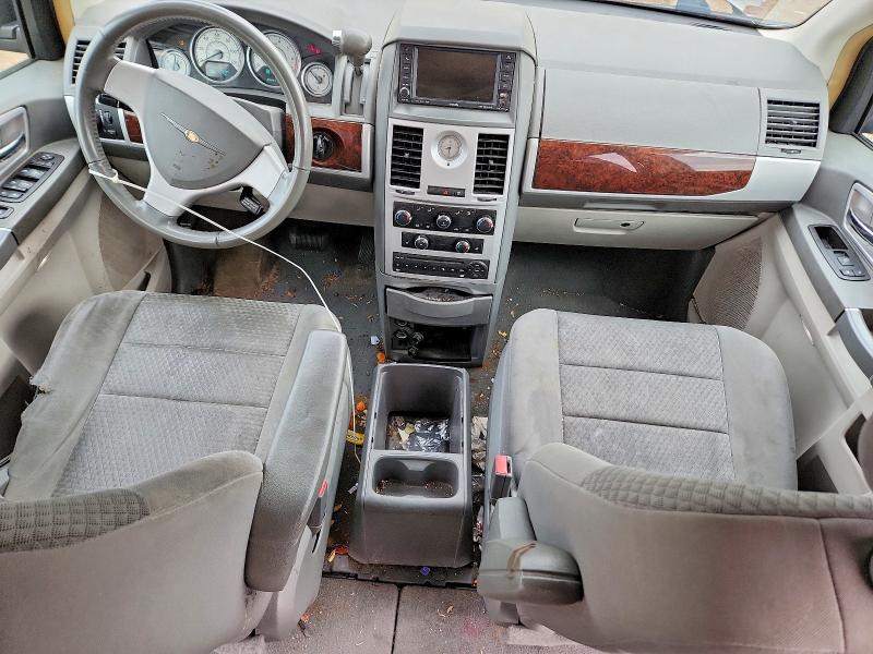 63300556 :رقم المزاد ، 2A4RR5D13AR300355 vin ، 2010 Chrysler Town & Country مزاد بيع