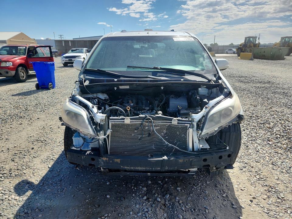 2017 Toyota Sienna მანქანა იყიდება აუქციონზე, vin: 5TDDZ3DC7HS152900, აუქციონის ნომერი: 65854946
