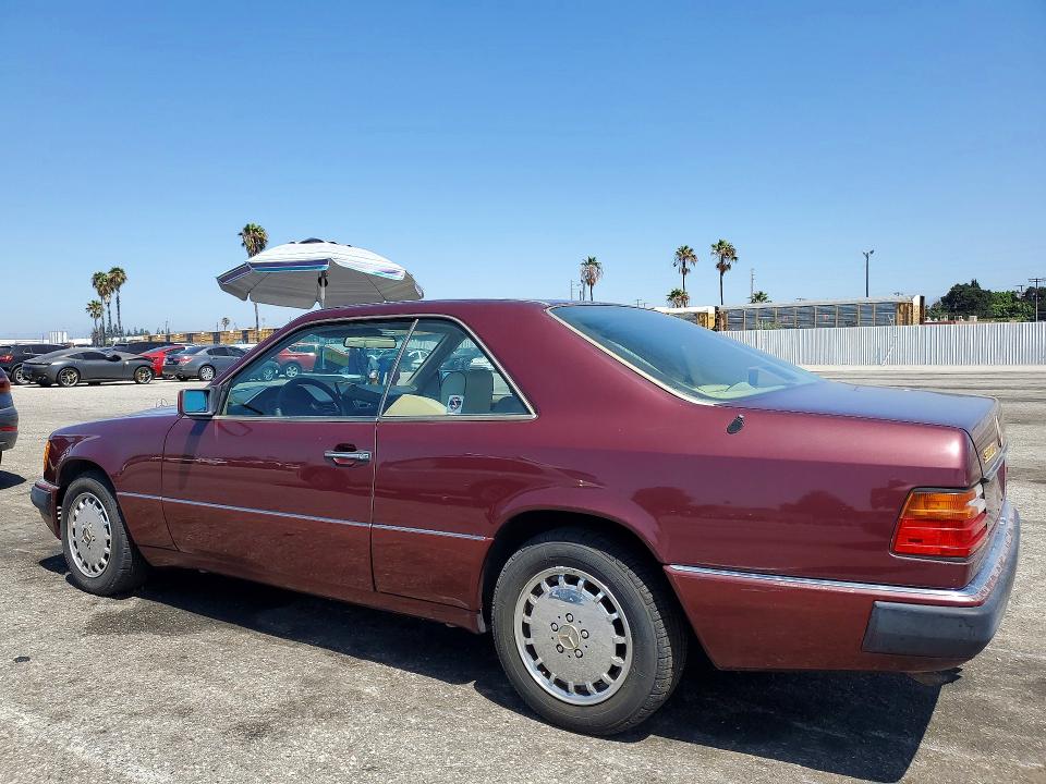 63934186 :رقم المزاد ، WDBEA51D6NB657915 vin ، 1992 Mercedes-benz 300 مزاد بيع