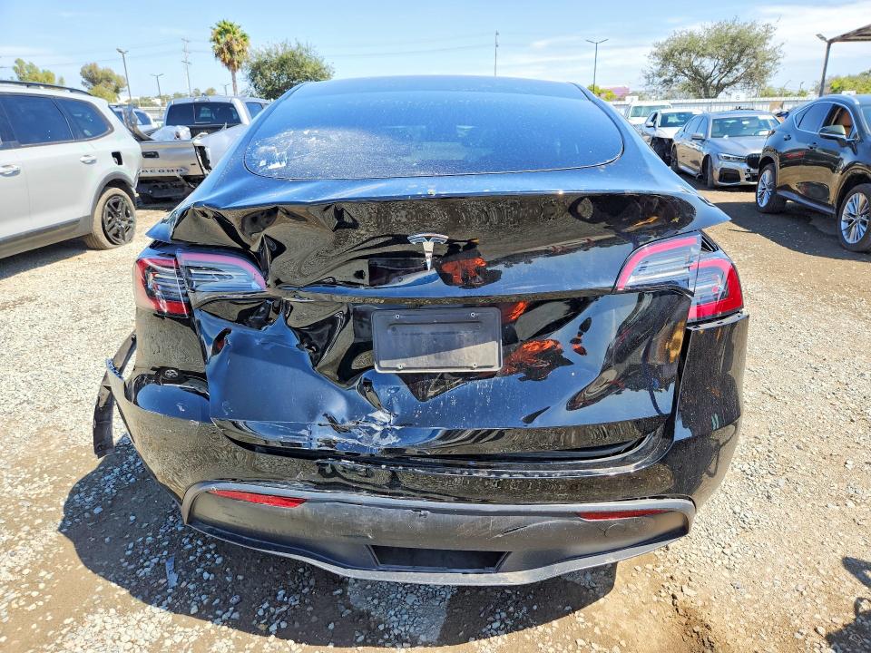 2024 Tesla Model Y მანქანა იყიდება აუქციონზე, vin: 7SAYGDED1RF097695, აუქციონის ნომერი: 64232116