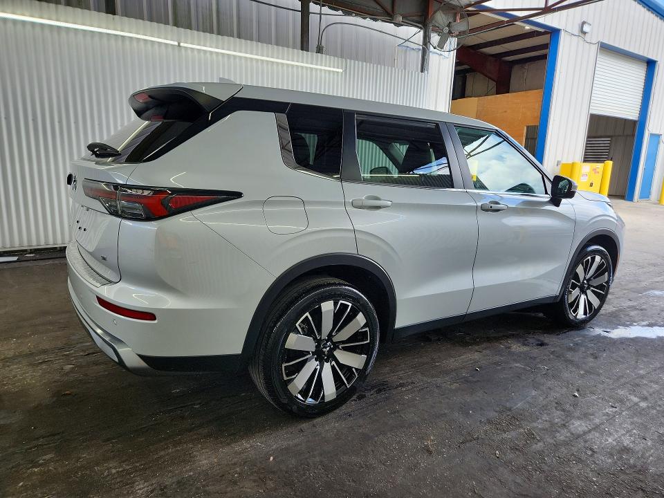64243256 :رقم المزاد ، JA4J3VA85SZ025515 vin ، 2025 Mitsubishi Outlander مزاد بيع