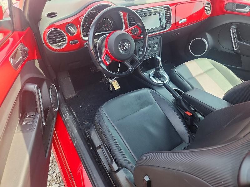 2015 Volkswagen Beetle მანქანა იყიდება აუქციონზე, vin: 3VW517ATXFM800828, აუქციონის ნომერი: 64803396