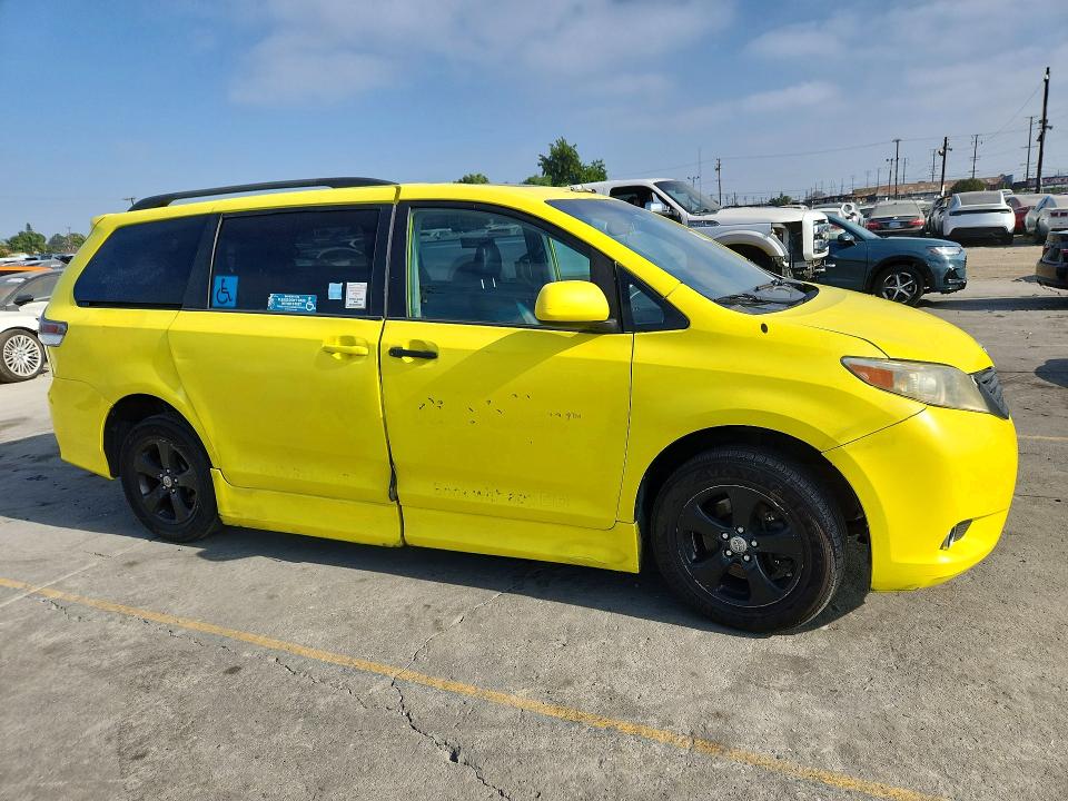 Продаж на аукціоні авто 2011 Toyota Sienna, vin: 5TDXK3DC3BS083597, номер лоту: 62788576