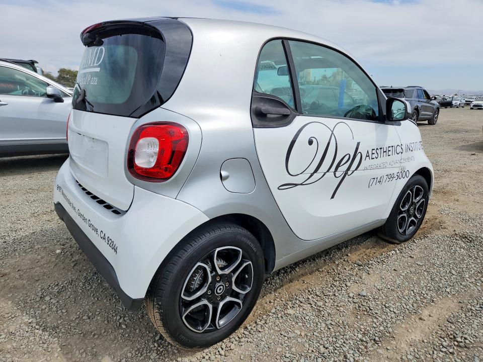 2019 Smart Fortwo მანქანა იყიდება აუქციონზე, vin: WMEFJ9BA9KK367442, აუქციონის ნომერი: 66995436