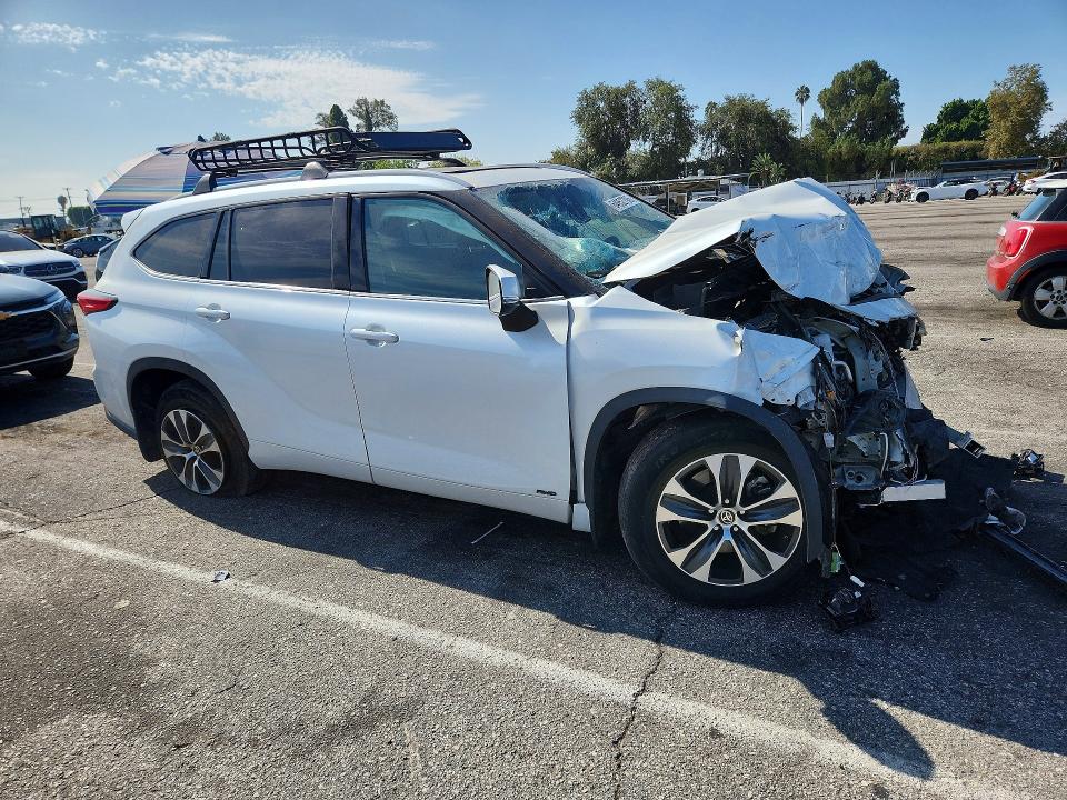 64952796 :رقم المزاد ، 5TDHBRCH5NS545747 vin ، 2022 Toyota Highlander Hybrid مزاد بيع