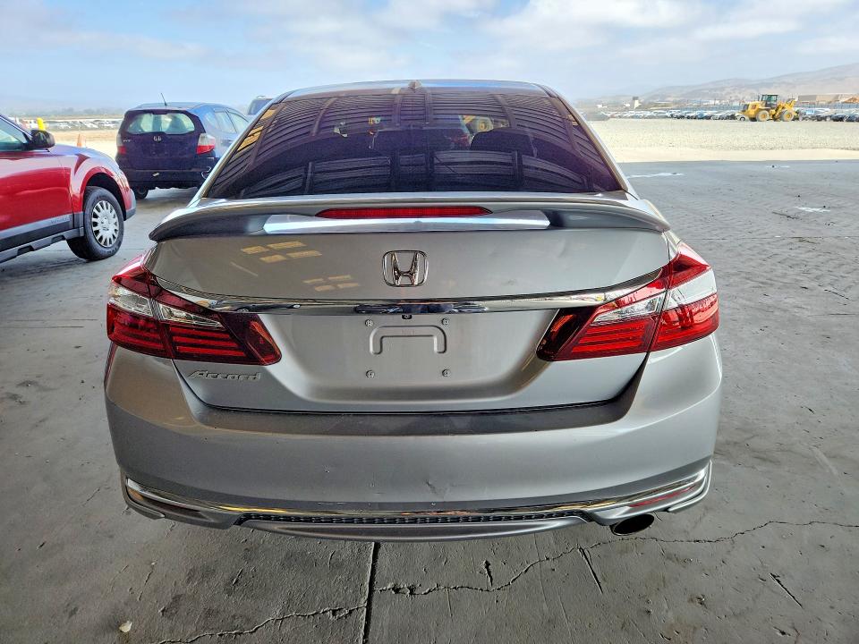 Продажа на аукционе авто 2017 Honda Accord, vin: 1HGCR2F7XHA151809, номер лота: 64121456