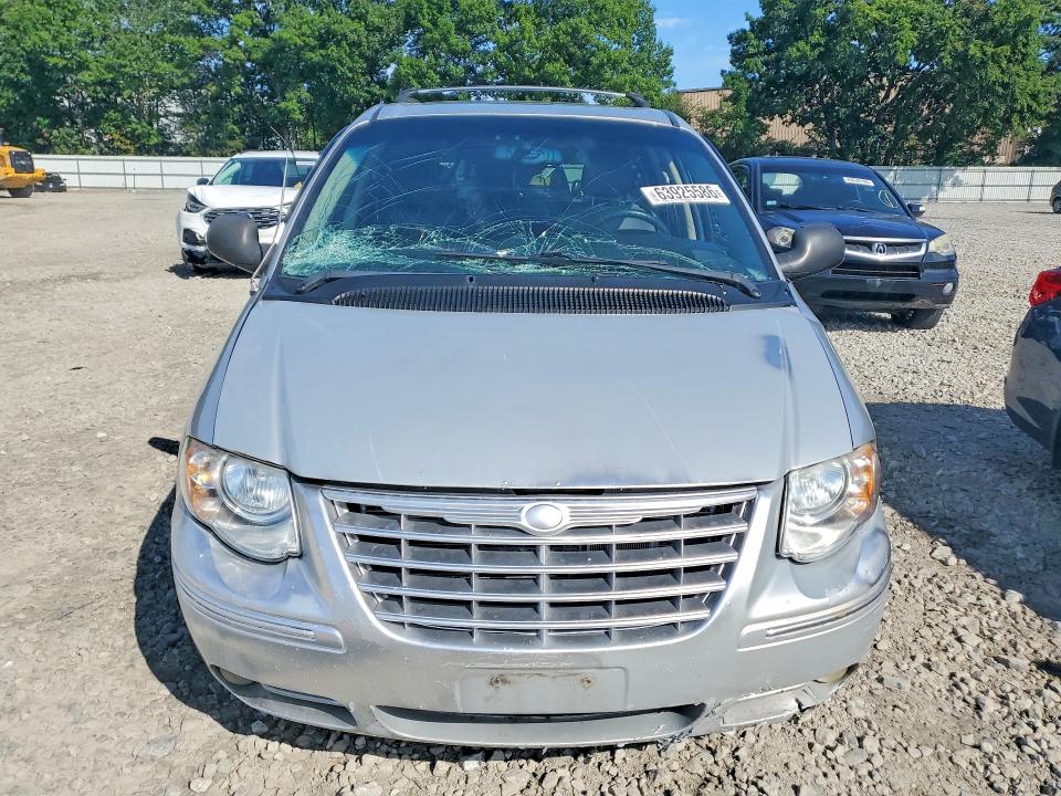 63925586 :رقم المزاد ، 2C4GP64L15R233383 vin ، 2005 Chrysler Town & Country مزاد بيع