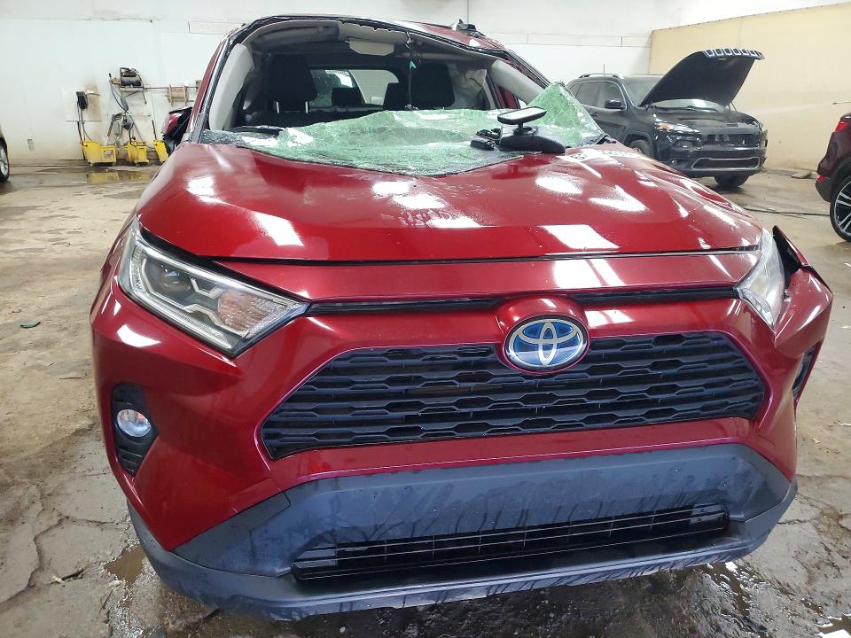 Продаж на аукціоні авто 2021 Toyota Rav4, vin: JTMRWRFV5MD125927, номер лоту: 63842616