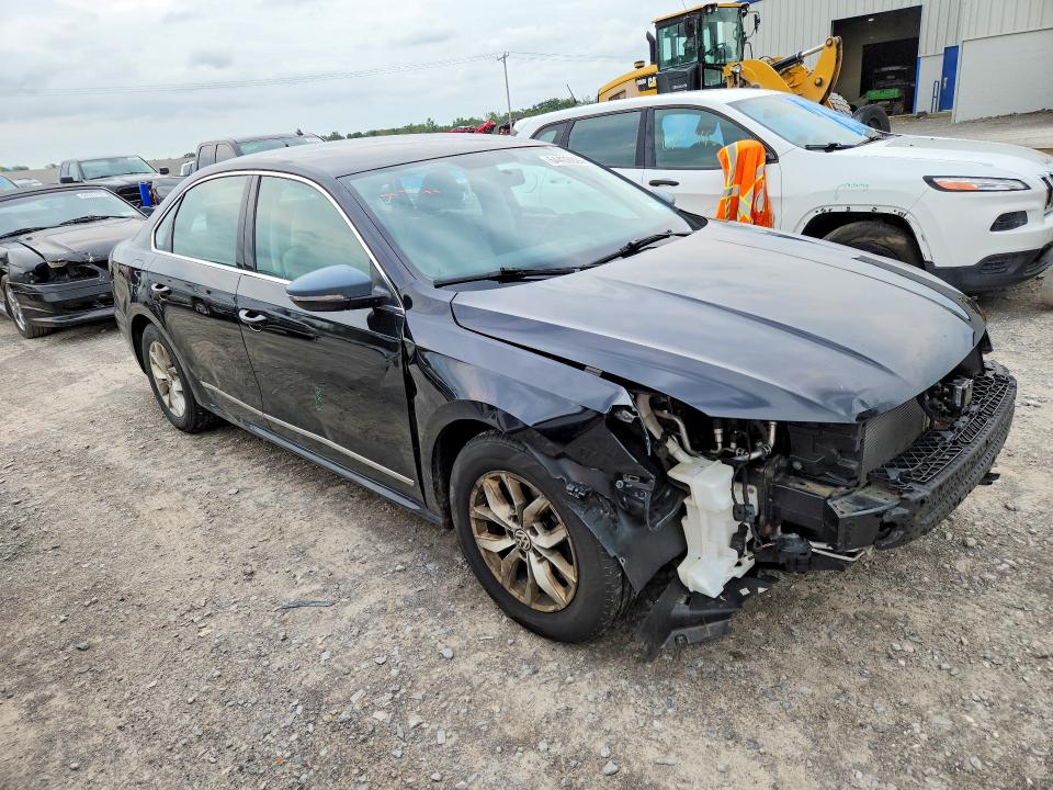 64433926 :رقم المزاد ، 1VWAT7A37HC068235 vin ، 2017 Volkswagen Passat مزاد بيع