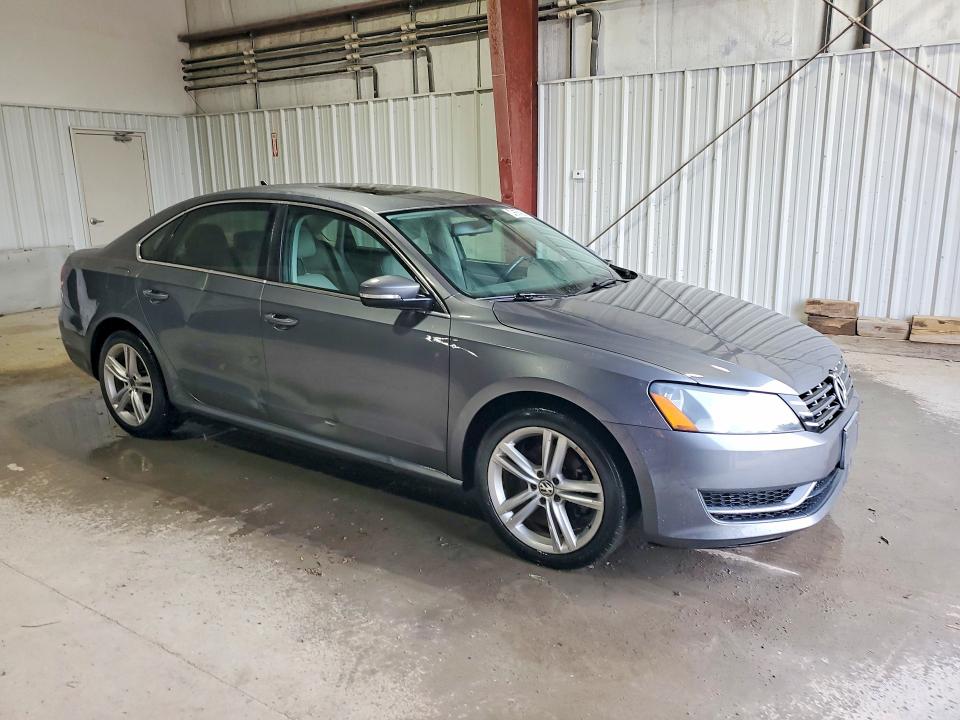 64558206 :رقم المزاد ، 1VWBN7A32EC058805 vin ، 2014 Volkswagen Passat مزاد بيع