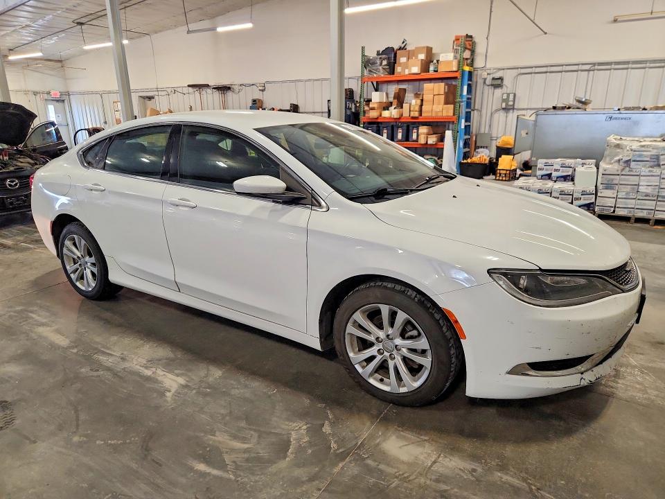 62508226 :رقم المزاد ، 1C3CCCAB5FN689460 vin ، 2015 Chrysler 200 مزاد بيع