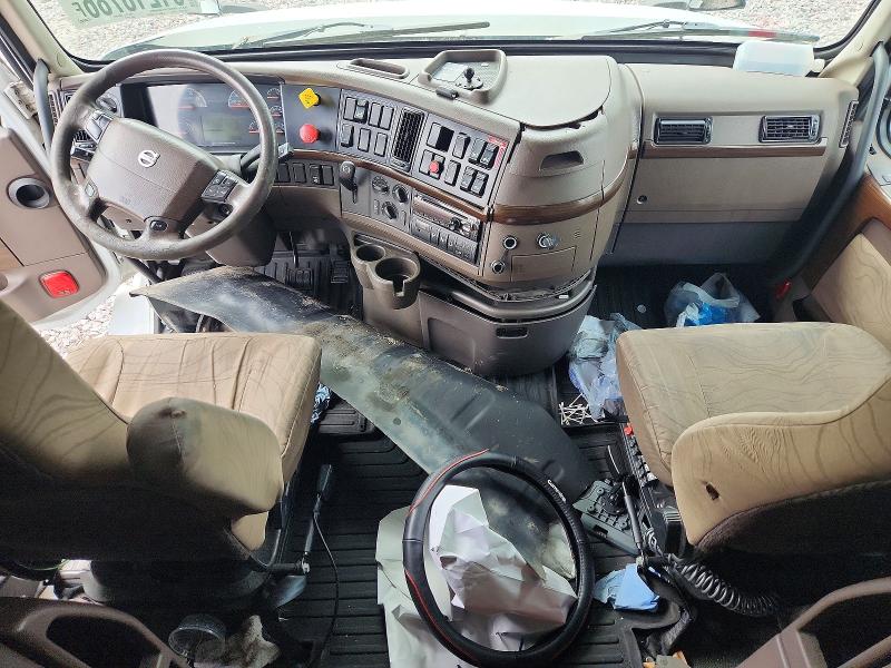 61218786 :رقم المزاد ، 4V4NC9EH4JN887143 vin ، 2018 Volvo Vn مزاد بيع
