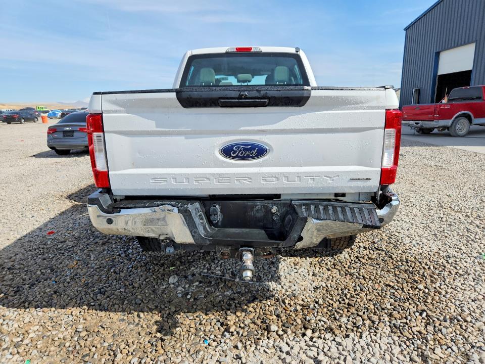 63581846 :رقم المزاد ، 1FT8W3B6XHEF24940 vin ، 2017 Ford F350 مزاد بيع