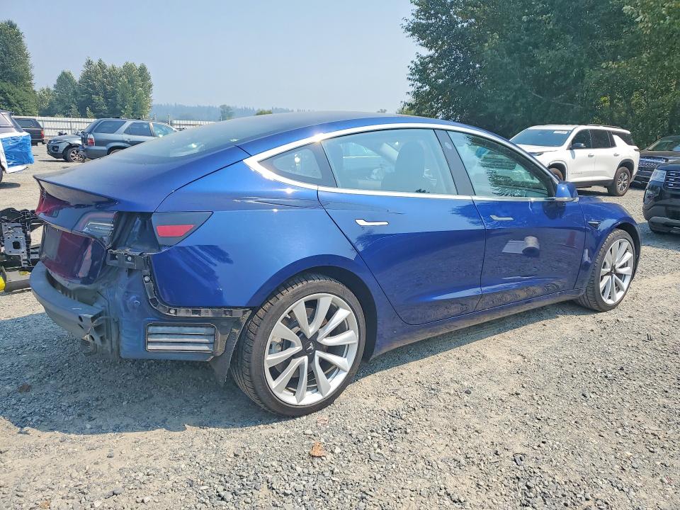 63608086 :رقم المزاد ، 5YJ3E1EA1JF076013 vin ، 2018 Tesla Model 3 مزاد بيع