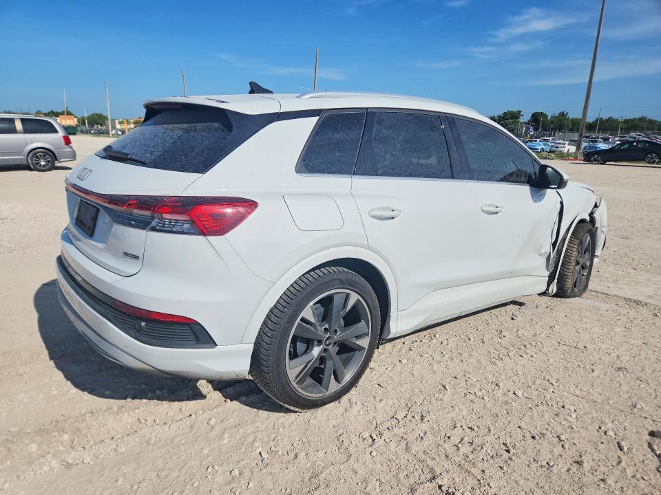 64676826 :رقم المزاد ، WA1H2BFZ9NP013997 vin ، 2022 Audi Q4 E-tron مزاد بيع