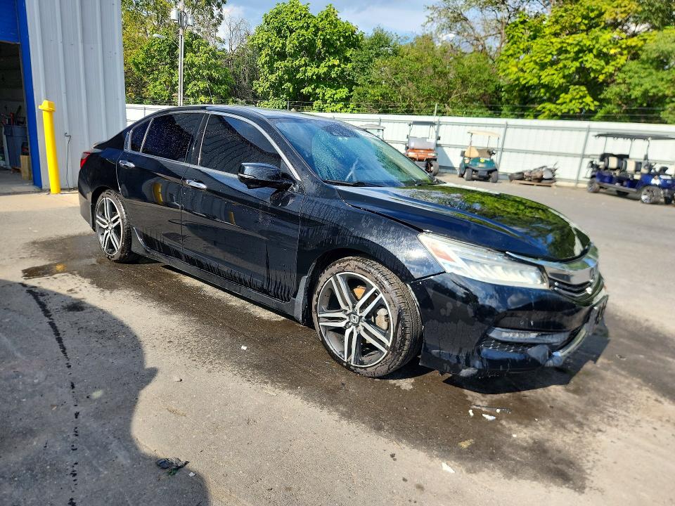 Продажа на аукционе авто 2017 Honda Accord, vin: 1HGCR3F92HA026861, номер лота: 66180246
