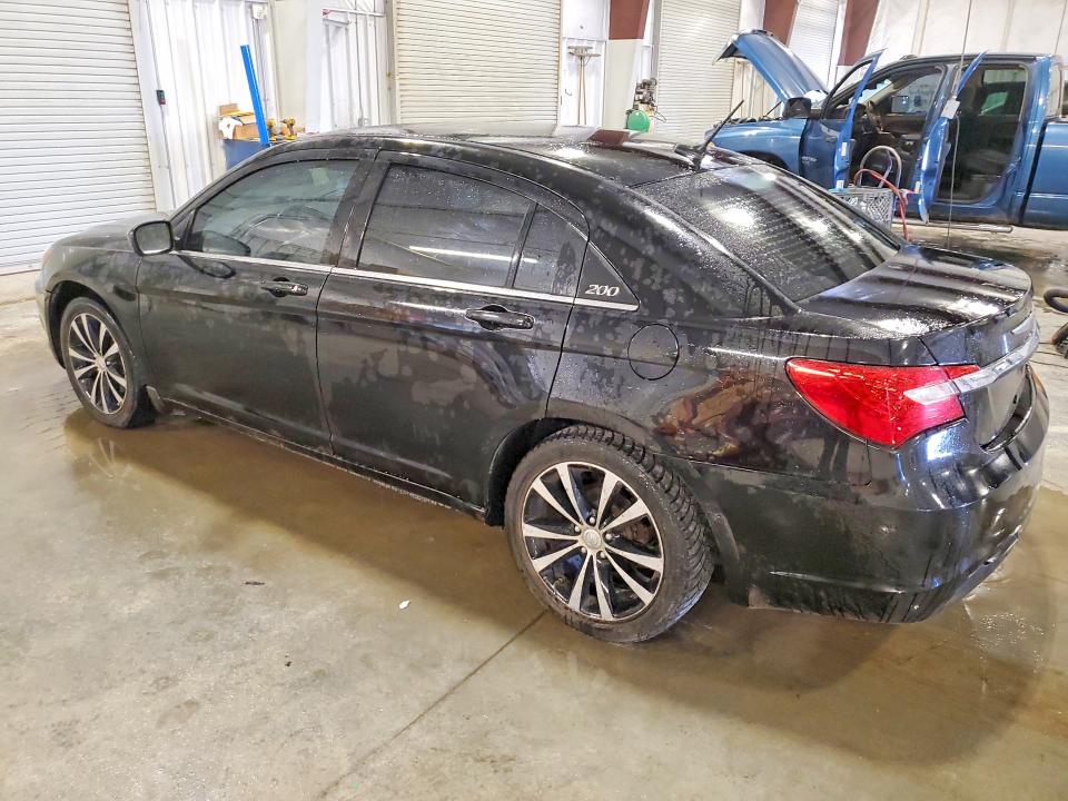 63931886 :رقم المزاد ، 1C3BC8FG1BN601236 vin ، 2011 Chrysler 200 مزاد بيع