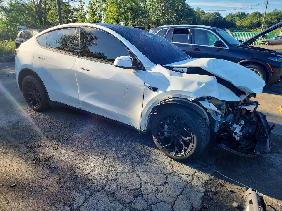 Продажа на аукционе авто 2026 Tesla Model Y, vin: 7SAYGDEDXTF460888, номер лота: 63935946