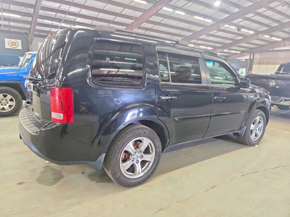 63885136 :رقم المزاد ، 5FNYF4H50FB030263 vin ، 2015 Honda Pilot مزاد بيع