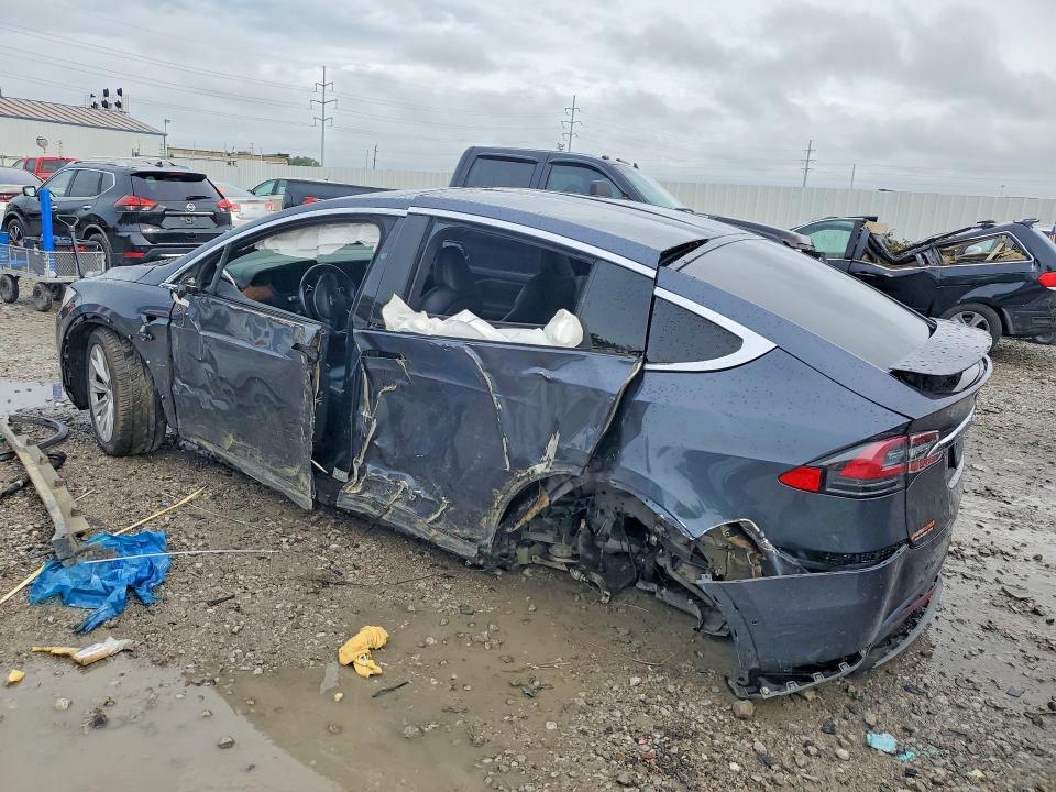 64817086 :رقم المزاد ، 5YJXCDE22LF308140 vin ، 2020 Tesla Model X مزاد بيع