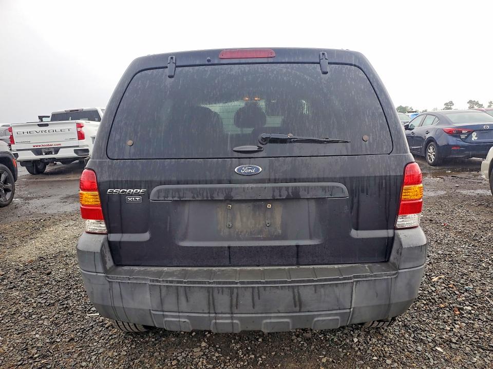 2005 Ford Escape მანქანა იყიდება აუქციონზე, vin: 1FMYU93165KA55785, აუქციონის ნომერი: 64699326