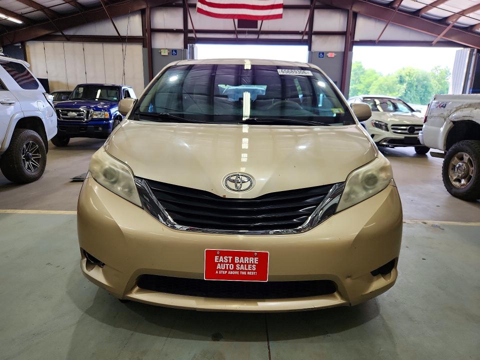 65689306 :رقم المزاد ، 5TDKK3DC8DS293383 vin ، 2013 Toyota Sienna مزاد بيع