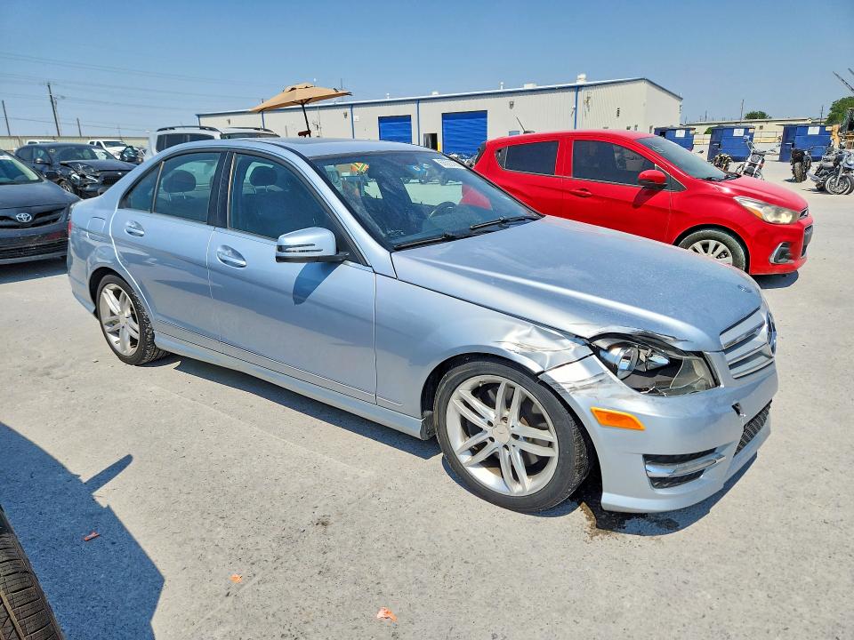 Продажа на аукционе авто 2013 Mercedes-benz C, vin: WDDGF8AB4DR251896, номер лота: 63553786