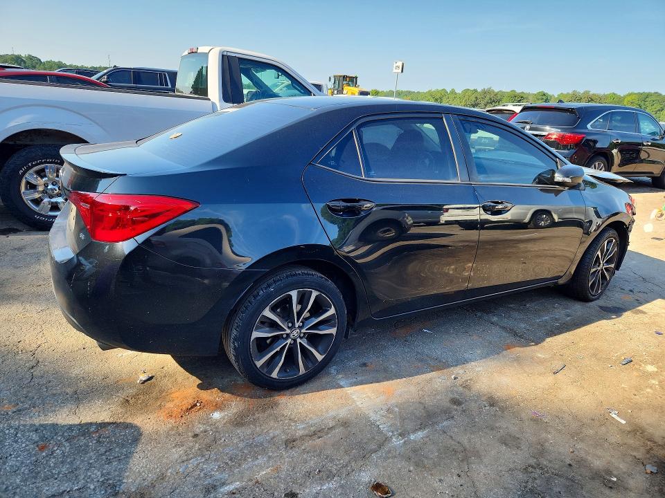64452726 :رقم المزاد ، 5YFBURHE7JP824554 vin ، 2018 Toyota Corolla مزاد بيع