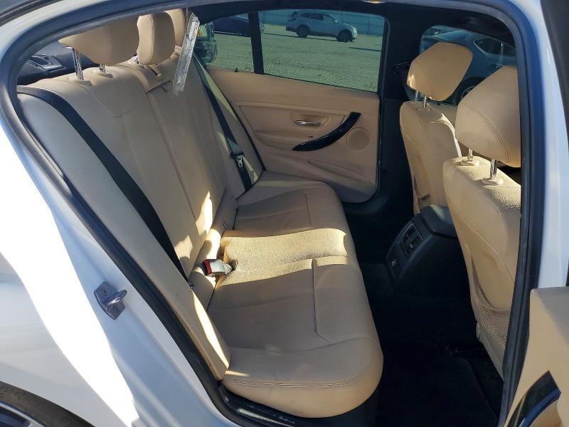 62434946 :رقم المزاد ، WBA8B9G56JNU99441 vin ، 2018 Bmw 330 مزاد بيع