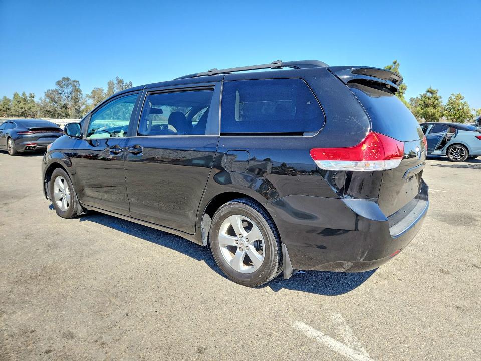 63902546 :رقم المزاد ، 5TDKK3DC4DS300538 vin ، 2013 Toyota Sienna مزاد بيع