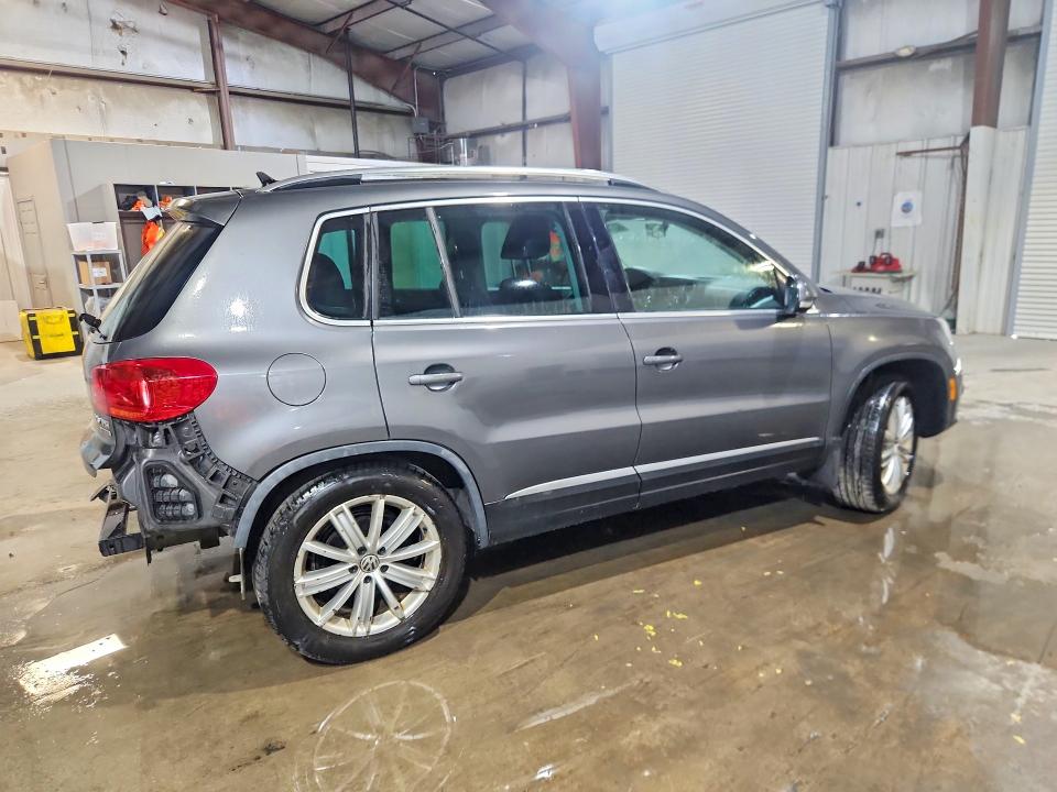 63710106 :رقم المزاد ، WVGBV3AX4DW612515 vin ، 2013 Volkswagen Tiguan مزاد بيع