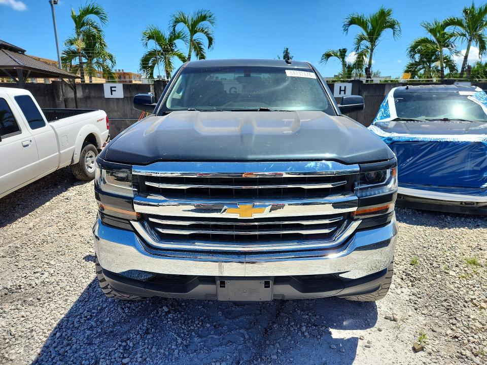Продаж на аукціоні авто 2018 Chevrolet Silverado, vin: 3GCUKREC6JG157872, номер лоту: 64732676