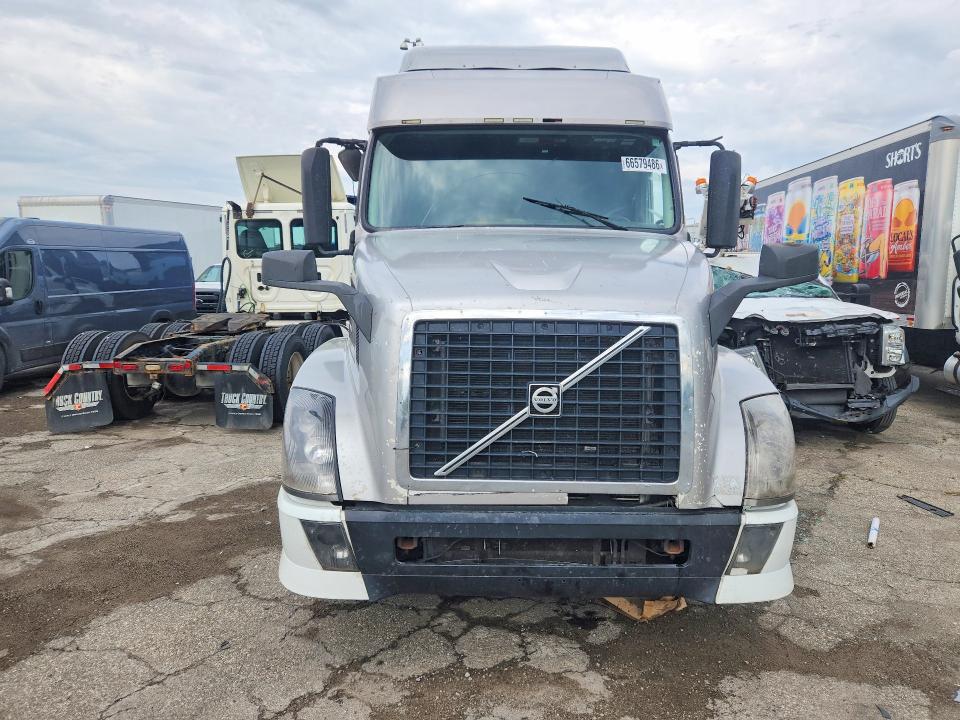 66579486 :رقم المزاد ، 4V4NC9EHXFN180314 vin ، 2015 Volvo Vn مزاد بيع