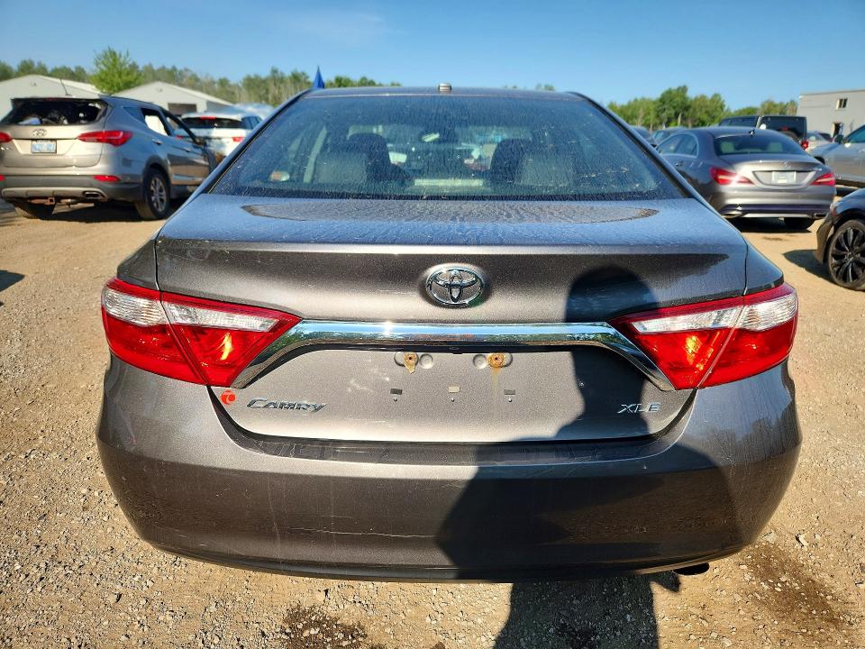 64213796 :رقم المزاد ، 4T1BF1FK1GU591640 vin ، 2016 Toyota Camry مزاد بيع