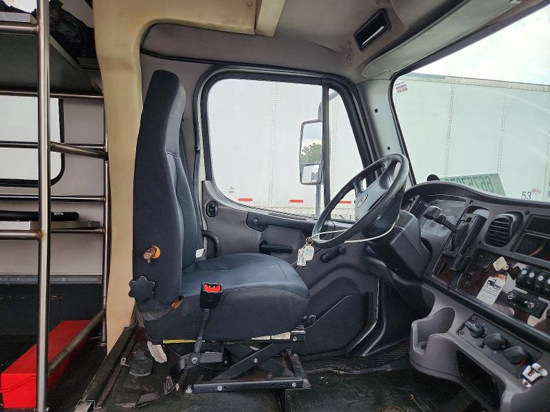 Продаж на аукціоні авто 2015 Freightliner M2, vin: 1FVACWDU5FHGN5221, номер лоту: 66757976
