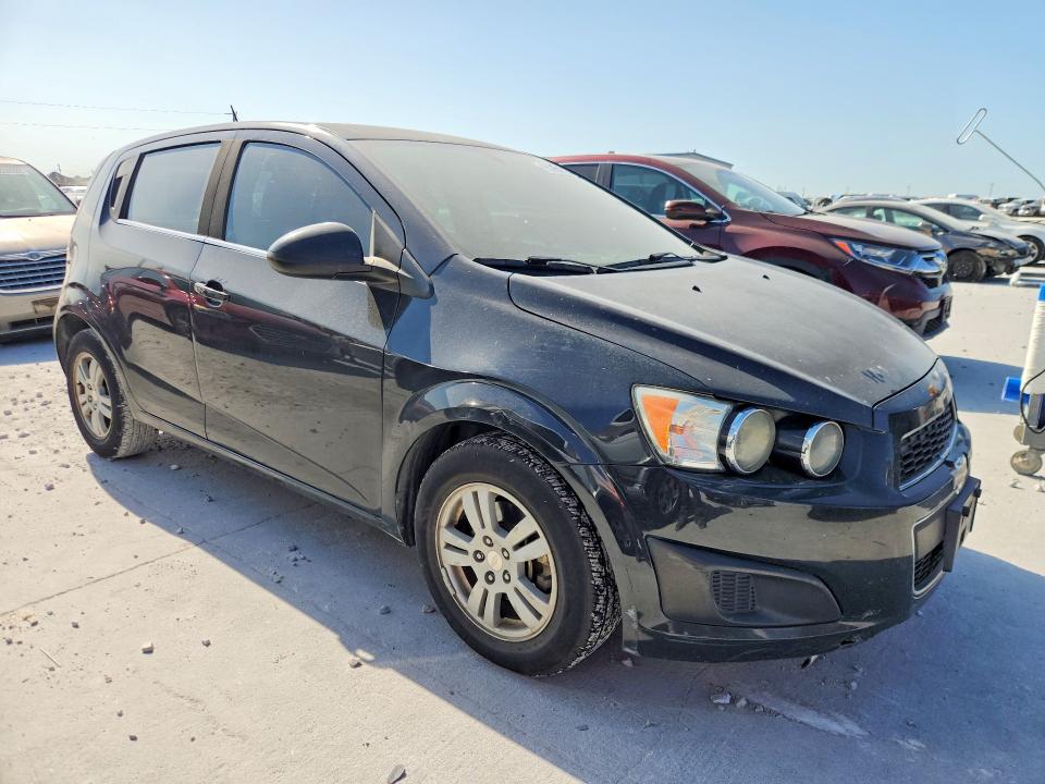 65269376 :رقم المزاد ، 1G1JC6SH4F4187268 vin ، 2015 Chevrolet Sonic مزاد بيع