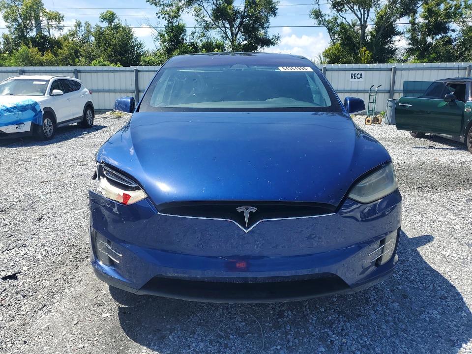 64364996 :رقم المزاد ، 5YJXCBE22KF192859 vin ، 2019 Tesla Model X مزاد بيع