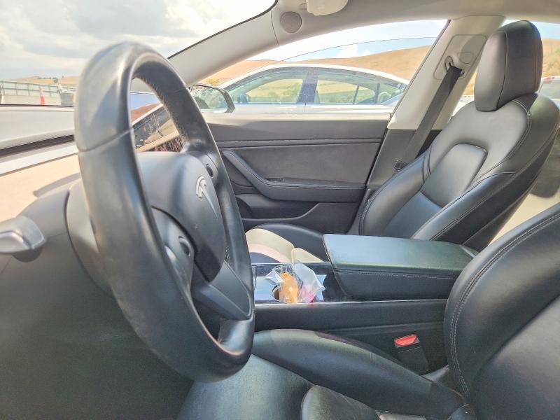 64952256 :رقم المزاد ، 5YJ3E1EA1JF158212 vin ، 2018 Tesla Model 3 مزاد بيع