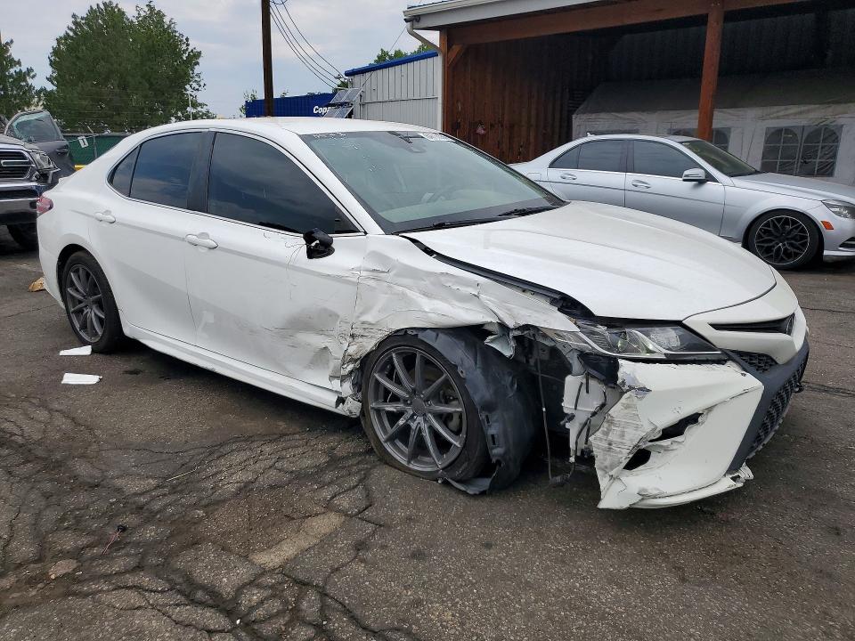 64718536 :رقم المزاد ، 4T1G11AK9LU358126 vin ، 2020 Toyota Camry مزاد بيع