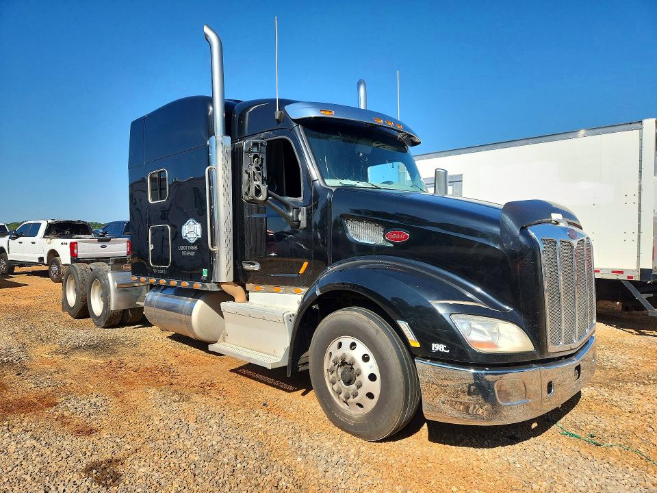 Продажа на аукционе авто 2015 Peterbilt 579, vin: 1XPBD49X5FD203731, номер лота: 66285046