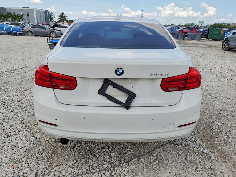 2017 Bmw 320 მანქანა იყიდება აუქციონზე, vin: WBA8E1G39HNU18823, აუქციონის ნომერი: 64557816