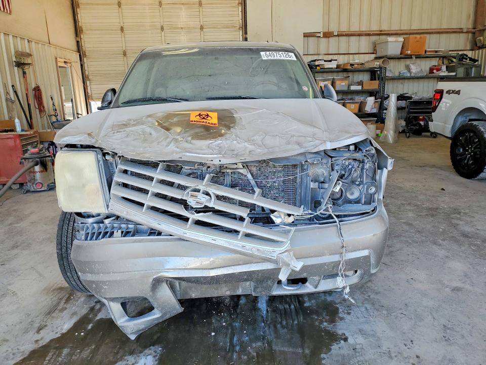 2002 Cadillac Escalade მანქანა იყიდება აუქციონზე, vin: 1GYEK63N12R220492, აუქციონის ნომერი: 64975126
