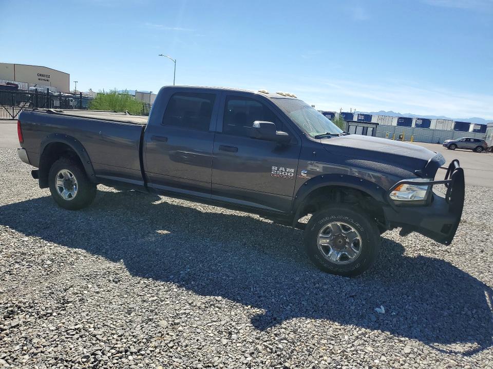 65885226 :رقم المزاد ، 3C6UR5HL3JG273327 vin ، 2018 Ram 2500 مزاد بيع