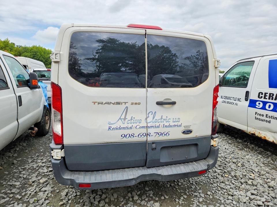 67368116 :رقم المزاد ، 1FTYR1ZM1HKA64083 vin ، 2017 Ford Transit مزاد بيع