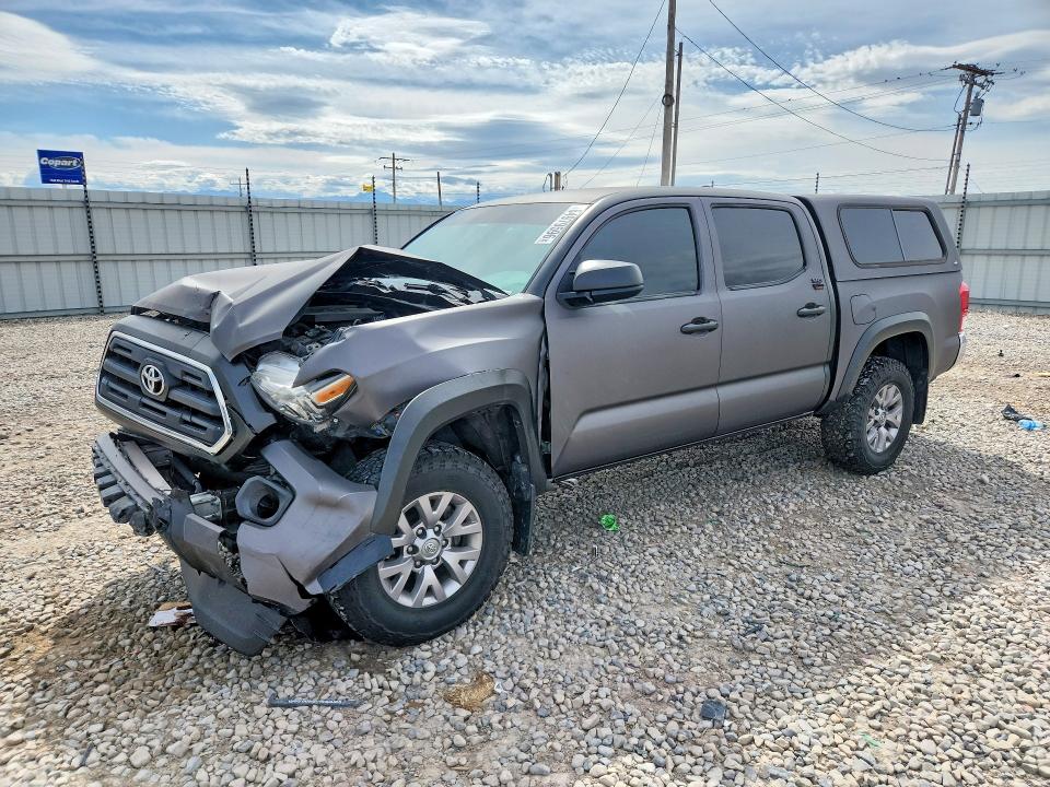 64979596 :رقم المزاد ، 5TFCZ5AN3HX117925 vin ، 2017 Toyota Tacoma مزاد بيع