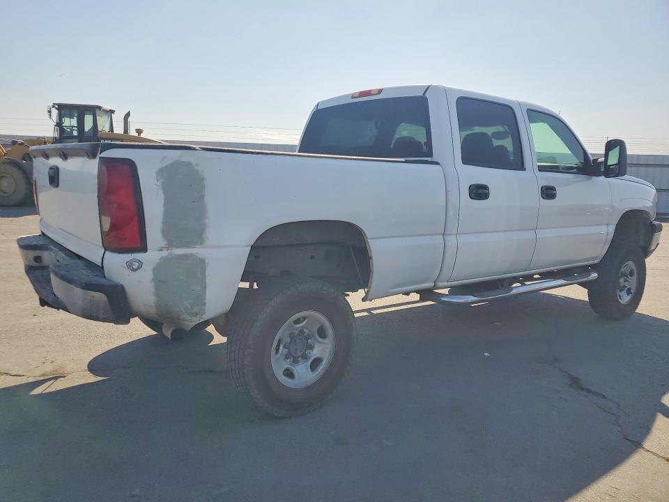 63793656 :رقم المزاد ، 1GCGK23U74F194399 vin ، 2004 Chevrolet Silverado مزاد بيع