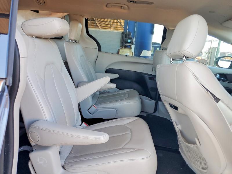 65606216 :رقم المزاد ، 2C4RC1BG1JR157963 vin ، 2018 Chrysler Pacifica مزاد بيع