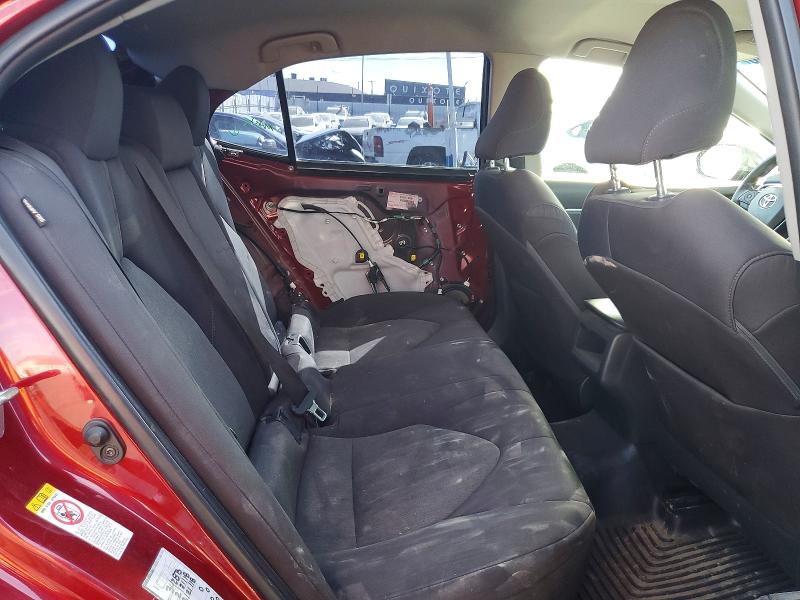 65659286 :رقم المزاد ، 4T1B11HK8JU583103 vin ، 2018 Toyota Camry مزاد بيع