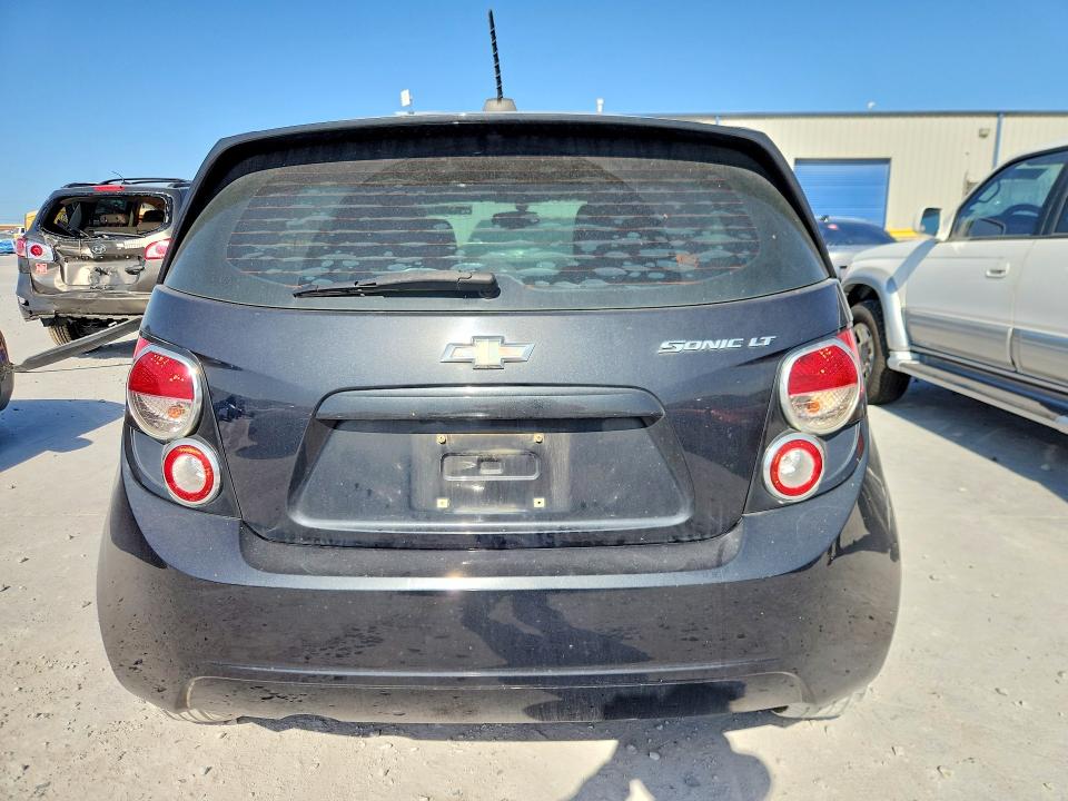 65269376 :رقم المزاد ، 1G1JC6SH4F4187268 vin ، 2015 Chevrolet Sonic مزاد بيع